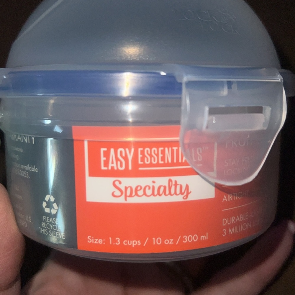 2 New LocknLock Food Storage Containers - Picture 7 of 9